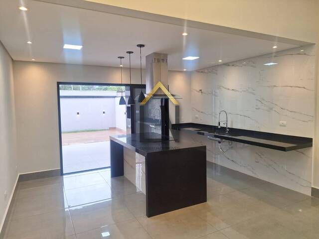 #2021 - Casa em condomínio para Venda em Tremembé - SP