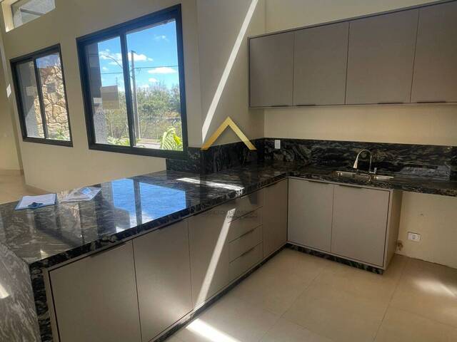 #2057 - Casa em condomínio para Locação em Caçapava - SP